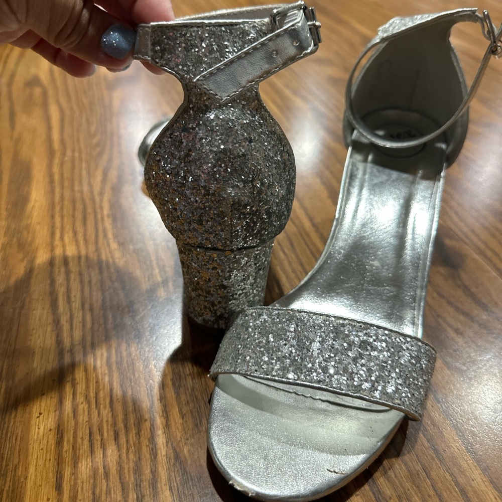 Heels - Picture 2 of 3